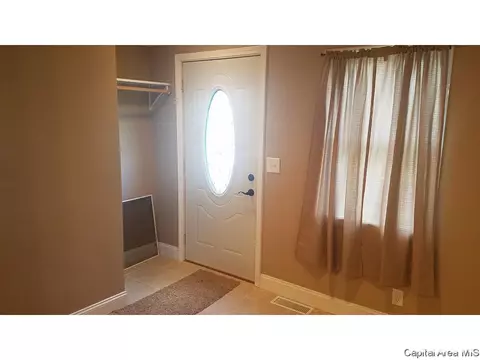 146 E Spruce St, Virden, IL 62690 photo 10