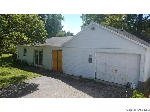 146 E Spruce St, Virden, IL 62690 photo 13