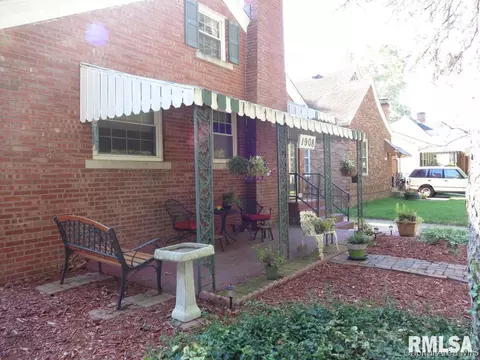 1908 S Walnut St, Springfield, IL 62704 photo 3