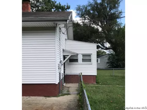 1818 E Spruce St, Springfield, IL 62703 photo 4