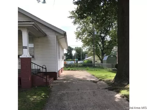 1818 E Spruce St, Springfield, IL 62703 photo 2
