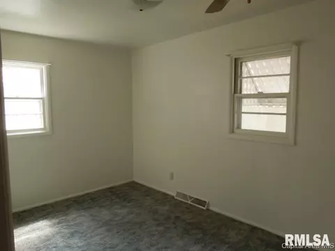1111 Johnson Ln, Springfield, IL 62702 photo 6