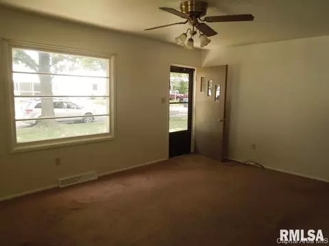 1111 Johnson Ln, Springfield, IL 62702 photo 4