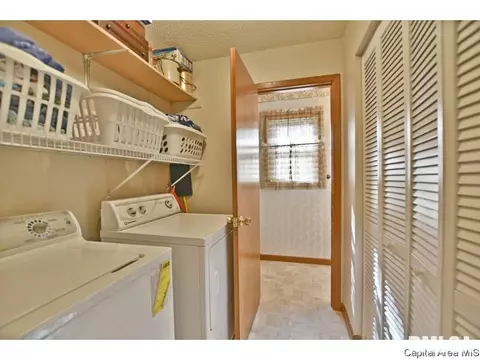 2401 Wembly Rd, Springfield, IL 62703 photo 13