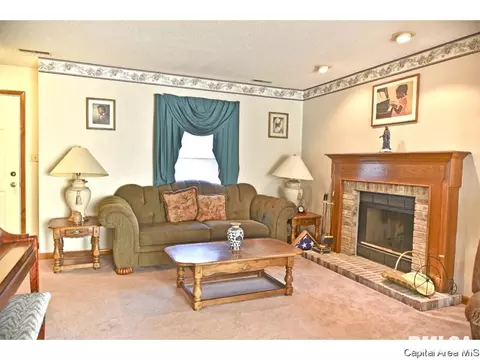 2401 Wembly Rd, Springfield, IL 62703 photo 4