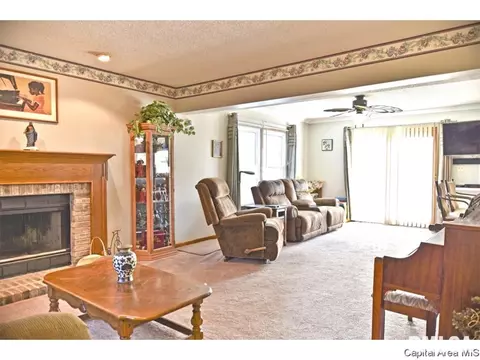 2401 Wembly Rd, Springfield, IL 62703 photo 3
