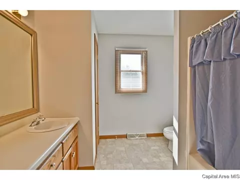 2401 Wembly Rd, Springfield, IL 62703 photo 17