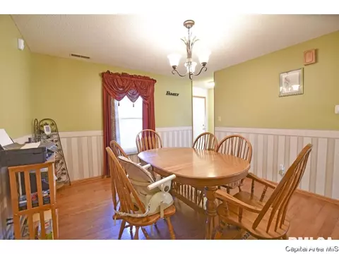 2401 Wembly Rd, Springfield, IL 62703 photo 12