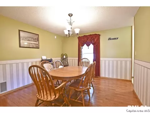 2401 Wembly Rd, Springfield, IL 62703 photo 11