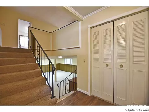 244 Stutely Ln, Springfield, IL 62704 photo 2