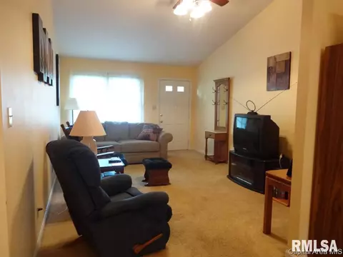 3333 Rawlings Dr, Springfield, IL 62704 photo 3