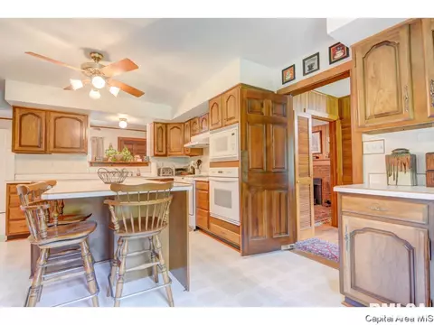 2000 Hazel Dell Rd, Springfield, IL 62703 photo 2