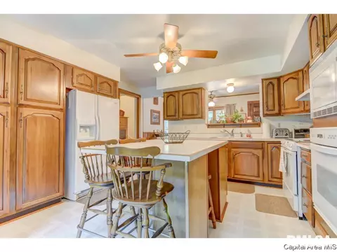2000 Hazel Dell Rd, Springfield, IL 62703 photo 9