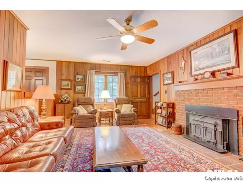 2000 Hazel Dell Rd, Springfield, IL 62703 photo 3