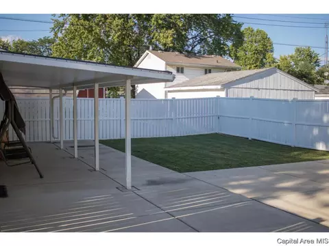 2241 E Watch Ave, Springfield, IL 62702 photo 8