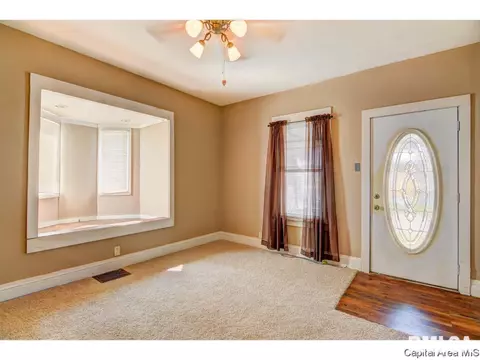 1228 E Oak St, Springfield, IL 62703 photo 6