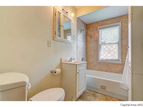 1228 E Oak St, Springfield, IL 62703 photo 14