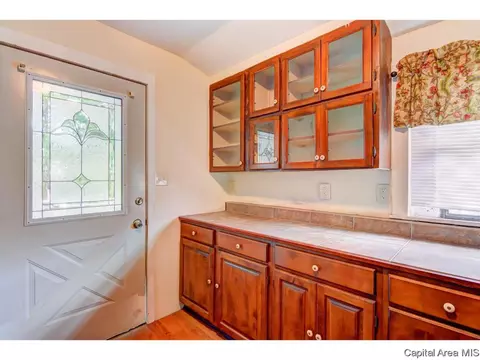 1228 E Oak St, Springfield, IL 62703 photo 13