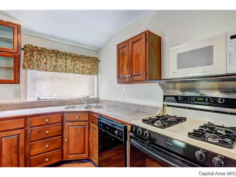 1228 E Oak St, Springfield, IL 62703 photo 11