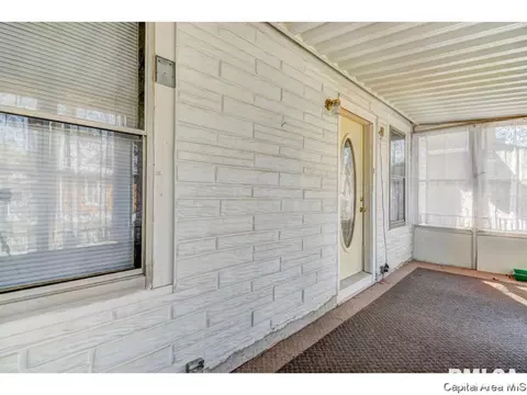 1228 E Oak St, Springfield, IL 62703 photo 4