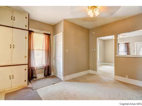 1228 E Oak St, Springfield, IL 62703 photo 17