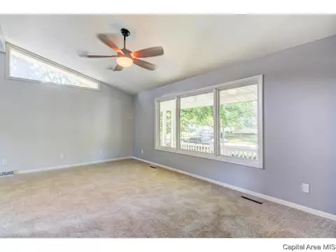 824 Roanoke Dr, Springfield, IL 62702 photo 6