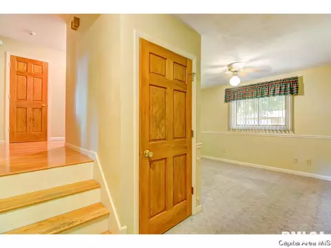 824 Roanoke Dr, Springfield, IL 62702 photo 17