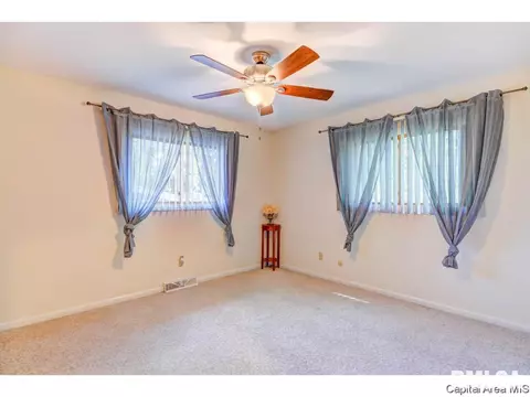 824 Roanoke Dr, Springfield, IL 62702 photo 22