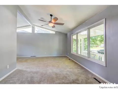 824 Roanoke Dr, Springfield, IL 62702 photo 7