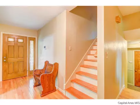 824 Roanoke Dr, Springfield, IL 62702 photo 3