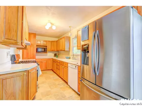 824 Roanoke Dr, Springfield, IL 62702 photo 10