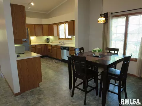 1412 Guemes Ct, Springfield, IL 62702 photo 12