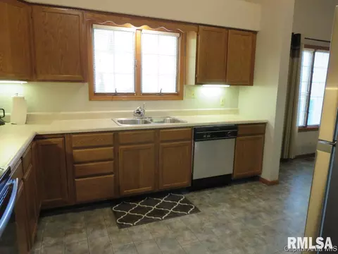 1412 Guemes Ct, Springfield, IL 62702 photo 8
