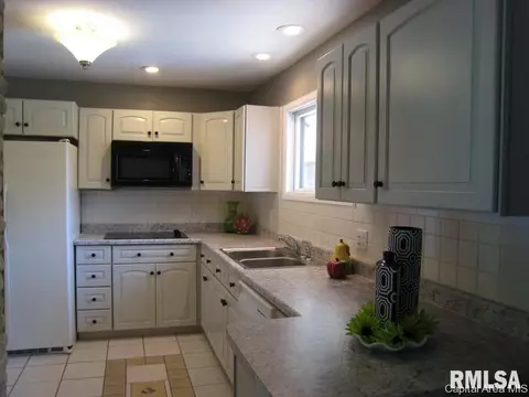1 Twilight Ln, Springfield, IL 62712 photo 4