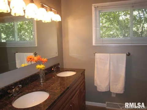 1 Twilight Ln, Springfield, IL 62712 photo 9