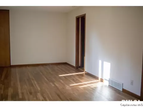 142 Glen Aire Dr, Springfield, IL 62703 photo 6