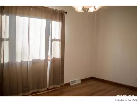 142 Glen Aire Dr, Springfield, IL 62703 photo 9