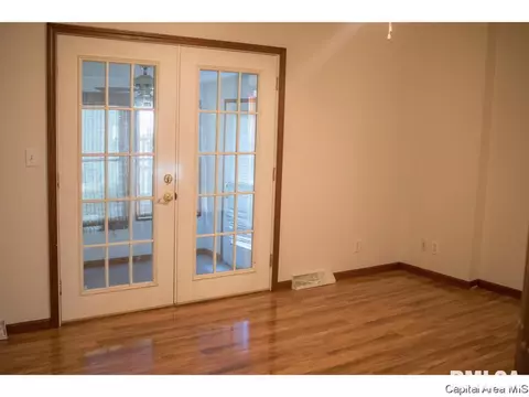 142 Glen Aire Dr, Springfield, IL 62703 photo 8