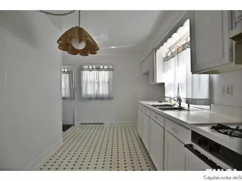 1936 Marland St, Springfield, IL 62702 photo 9