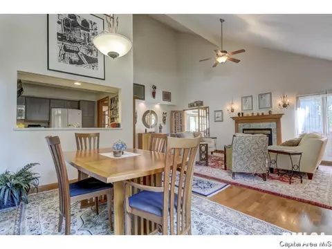110 Country Pl, Springfield, IL 62703 photo 8