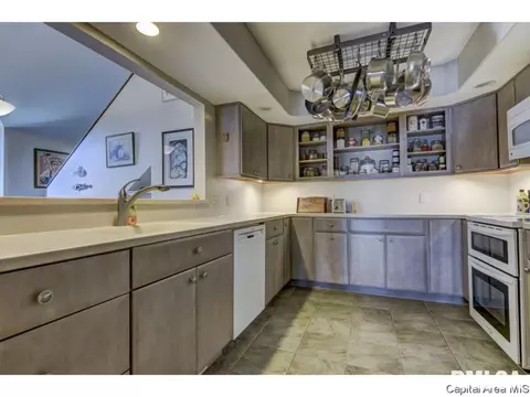 110 Country Pl, Springfield, IL 62703 photo 3