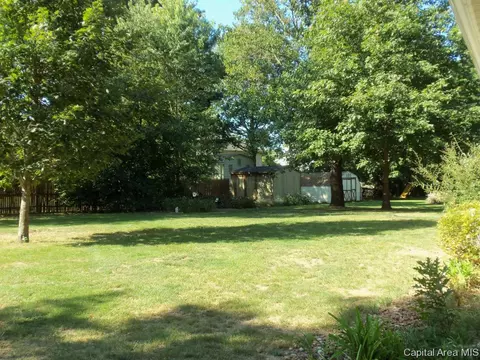 28 Ross Dr, Springfield, IL 62711 photo 2