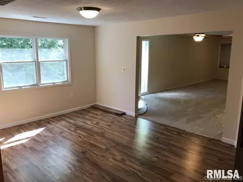 2804 S State St, Springfield, IL 62704 photo 9
