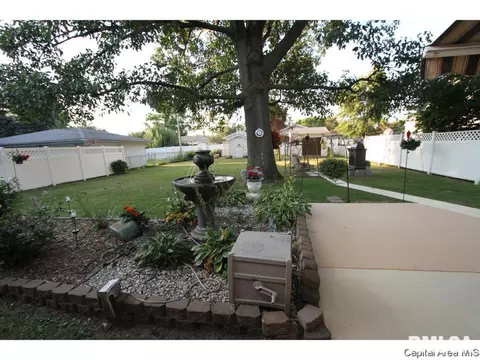 10 Stelte Ln, Springfield, IL 62702 photo 2