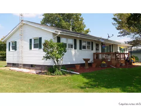 1558 Berwick Rd, Abingdon, IL 61410 photo 4