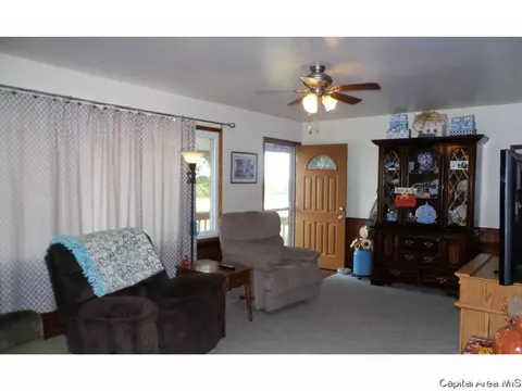 1558 Berwick Rd, Abingdon, IL 61410 photo 7