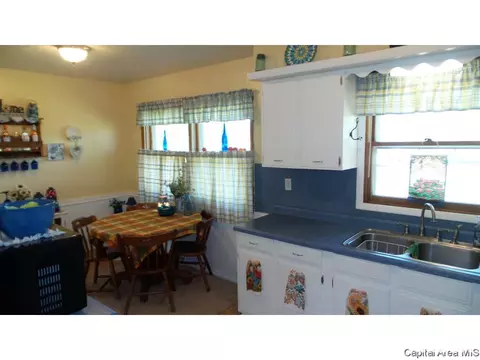 1558 Berwick Rd, Abingdon, IL 61410 photo 10