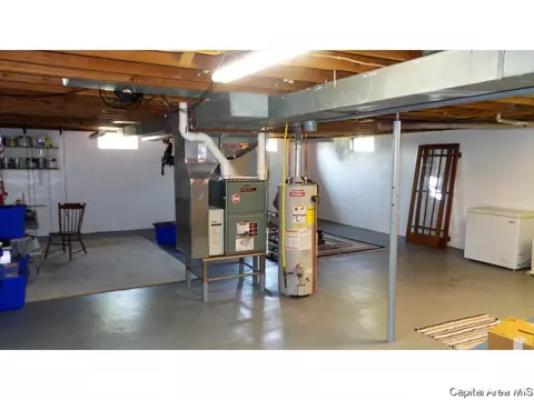 1558 Berwick Rd, Abingdon, IL 61410 photo 19
