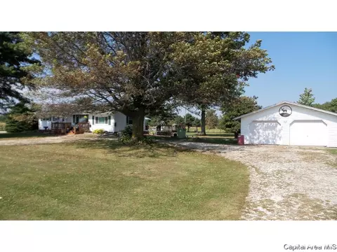 1558 Berwick Rd, Abingdon, IL 61410 photo 3