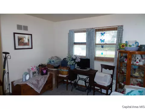 1558 Berwick Rd, Abingdon, IL 61410 photo 17